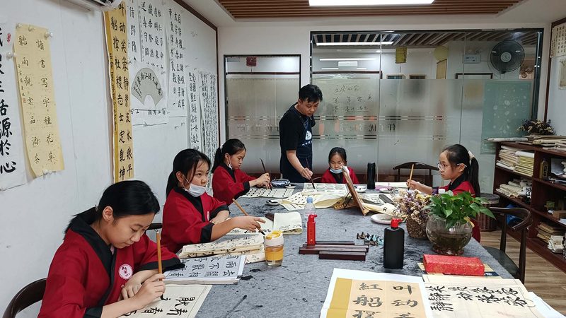 以下是一些广州地区知名的电工培训学校，供大家参考：